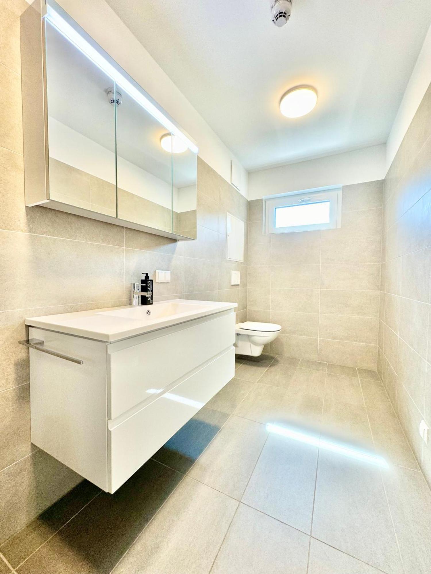 Stylische Wohnung Mit Balkon Viena Exterior foto